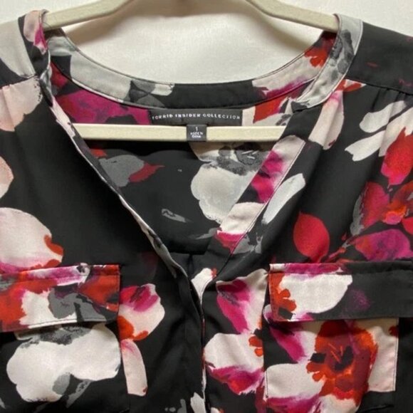 Torrid V- Neck Top Women's 1X Black Red Pink Floral Lightweight Roll Tab Sleeve - Picture 3 of 7